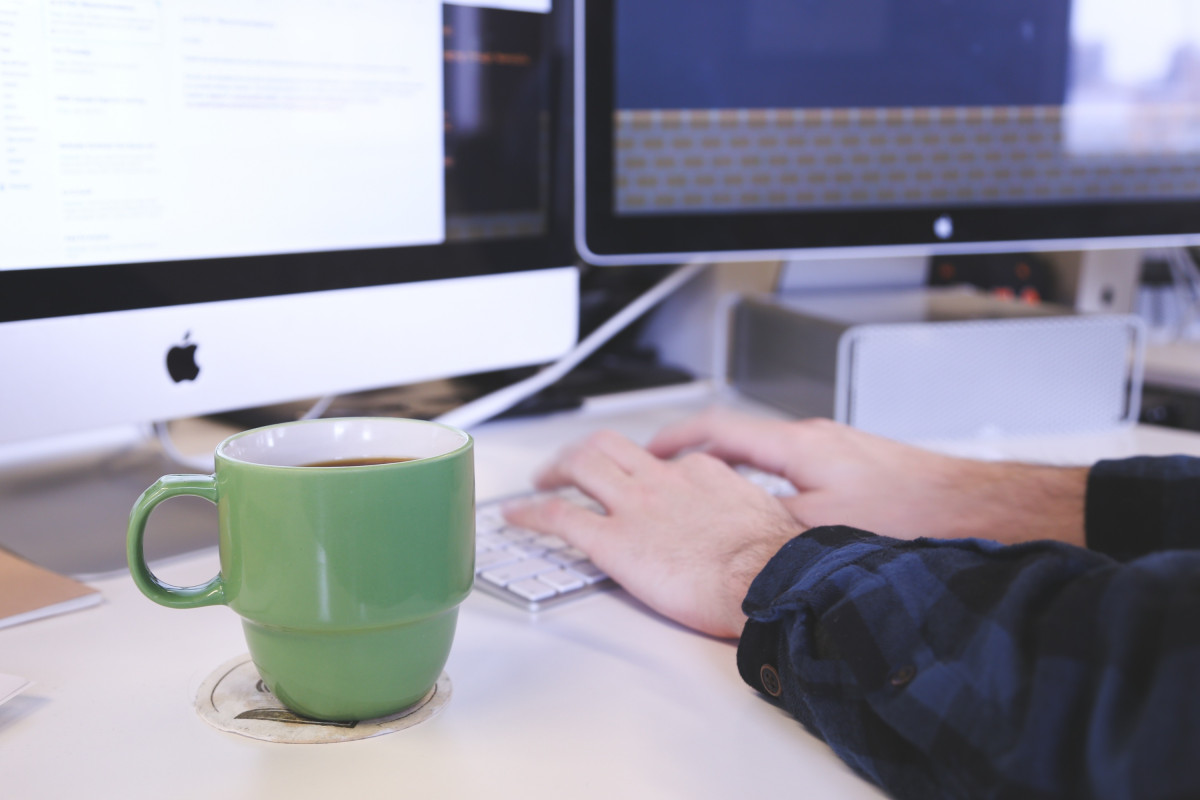 typing_computer_desk_hoe_office_office_student_startup_business-710497.jpgd_